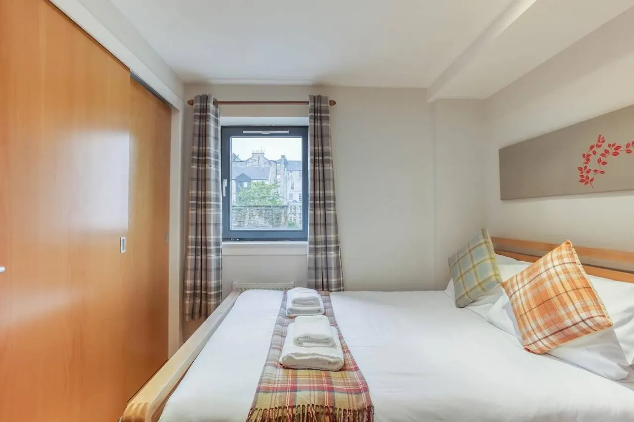 *Amazing Location!*In Heart Of The City. 2Br & Cot Edinburgh 0*,